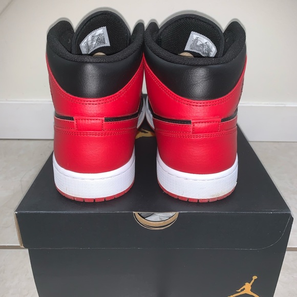 Jordan 1 Mid Banned Size 12US - Picture 3 of 5